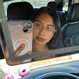 Meet your Posher, Emily